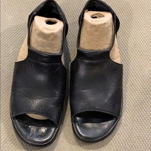 Reiker open-toed leather shoes Size 9